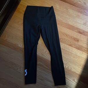 Peloton branded Lululemon size 8 yoga pants